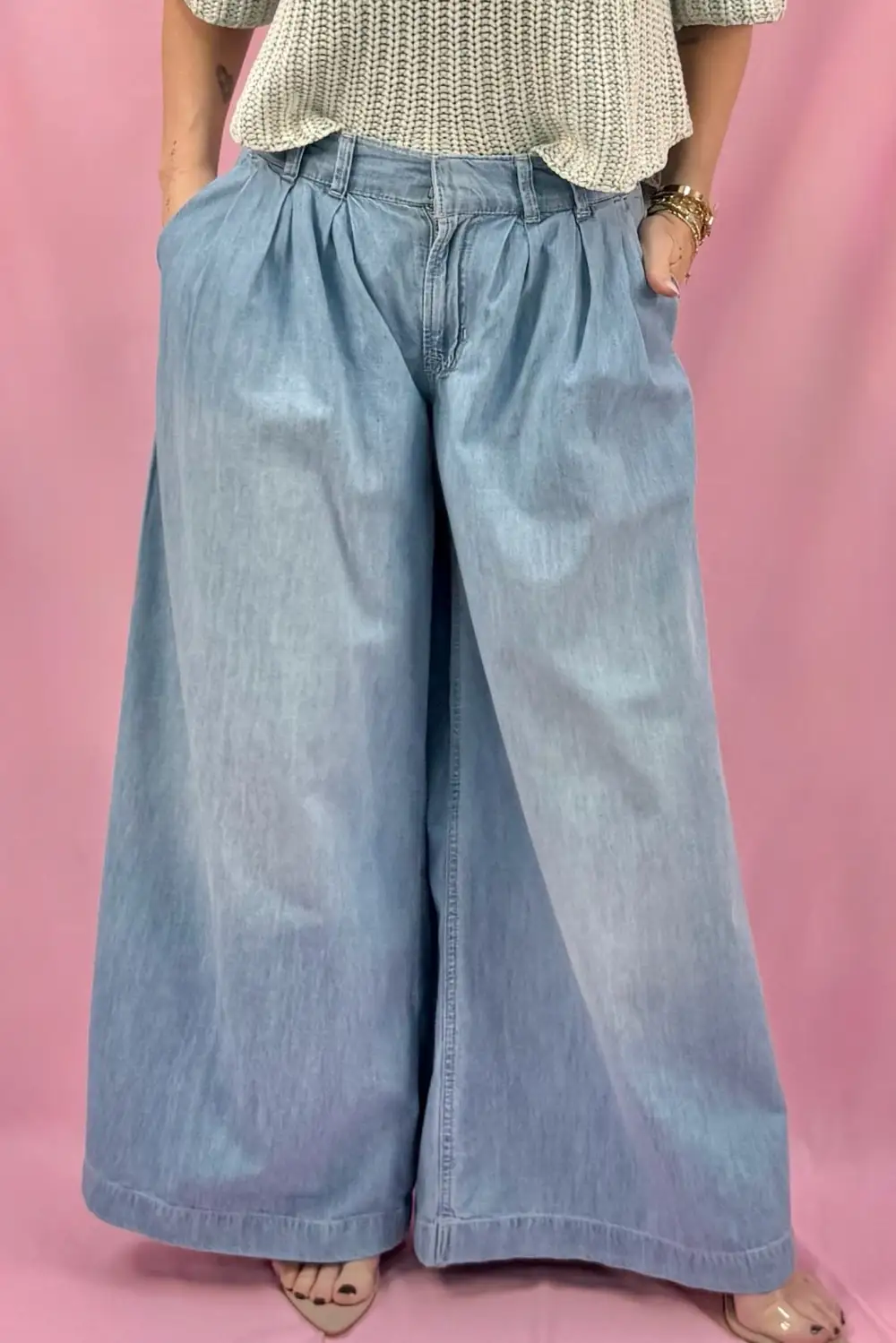 Wide Leg Pleated Jeans