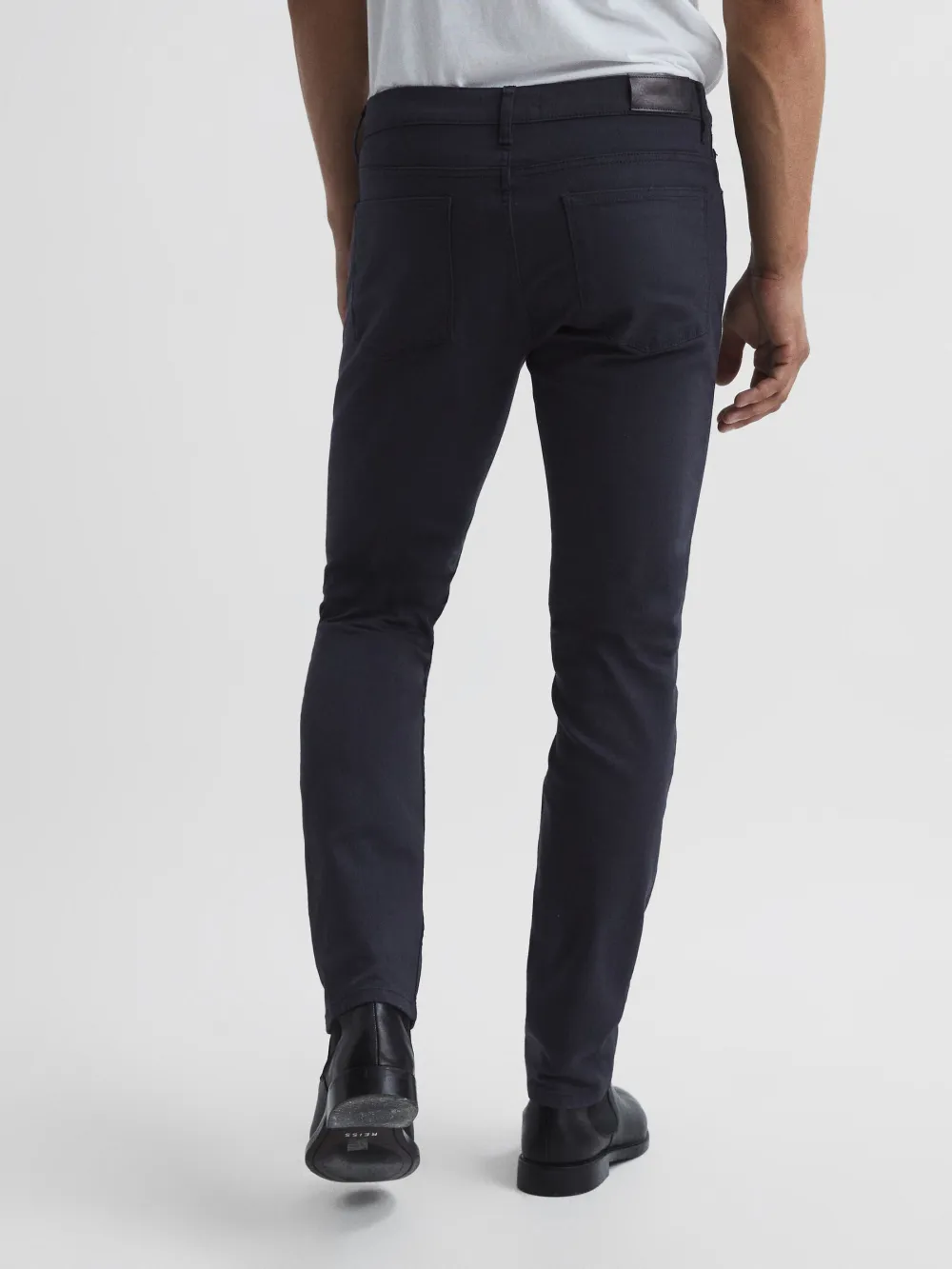 Stylish Low-Profile Mid-Rise Men's Jeans
