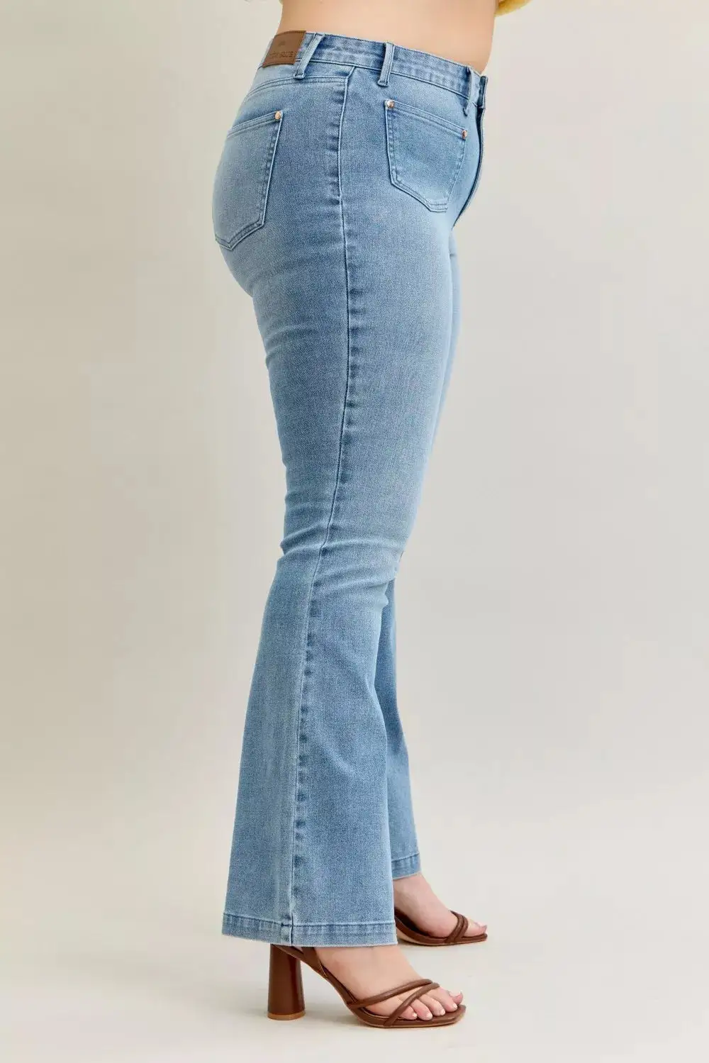 Tailored Mid Rise Flare Leg Pocketed Denim Jeans