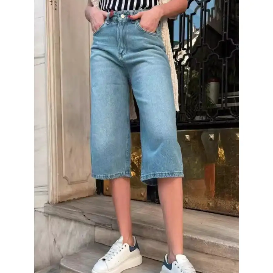Modern High Waist Denim Shorts with Pockets