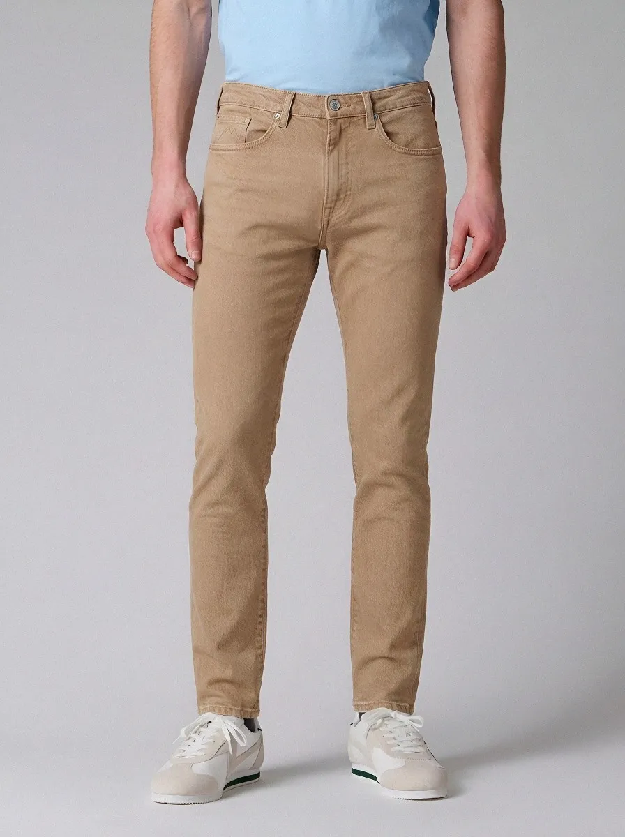 Men's Modern Everyday Mountain Logo Stretch Denim Jeans