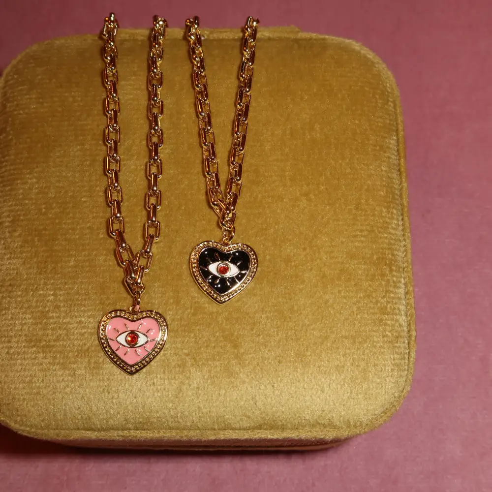 Curved Refined Heart Necklace
