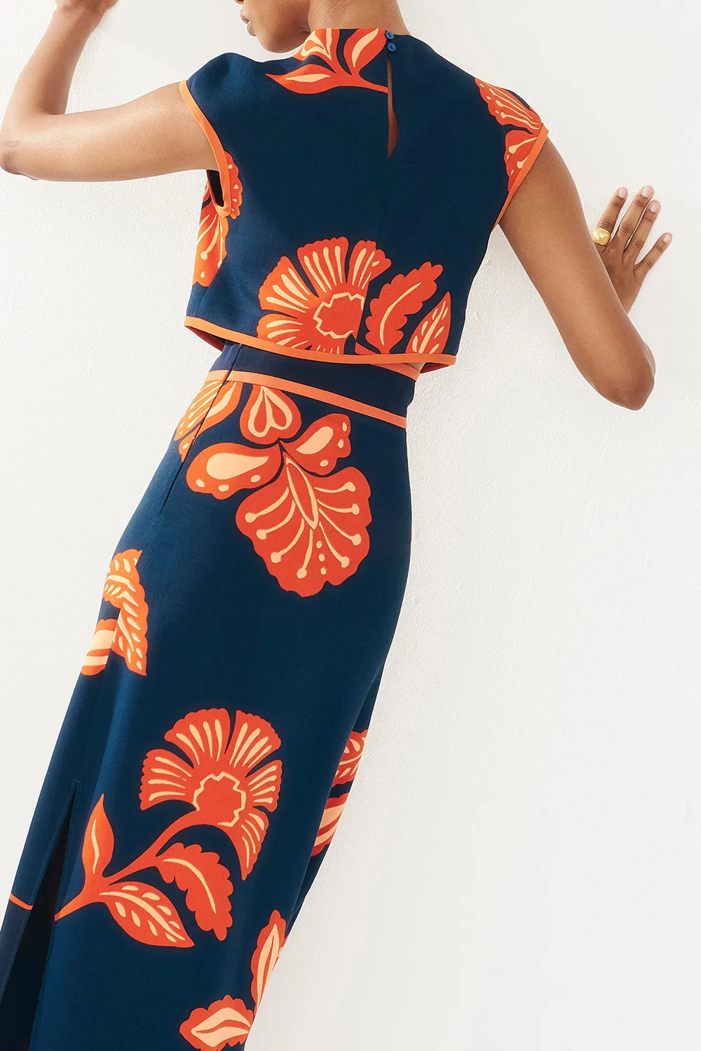 Vintage Artistic Leaf Contrast Top