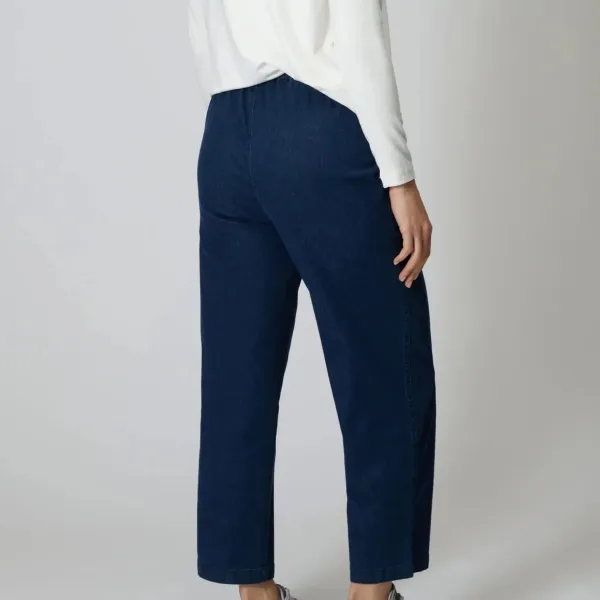 Classic Straight-Leg Cropped Women's Trousers