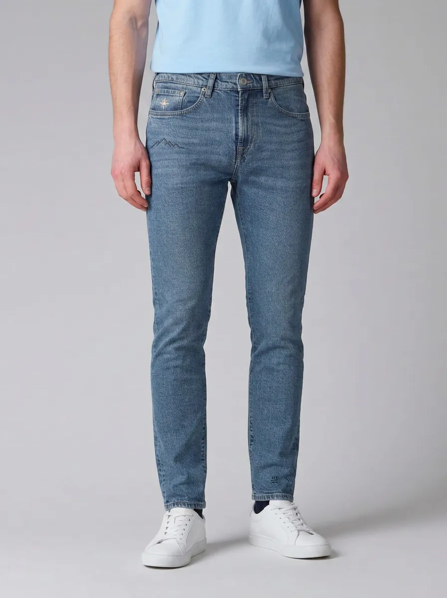 Men's Classic Comfort Mountain Compass Embroidered Stretch Denim Jeans