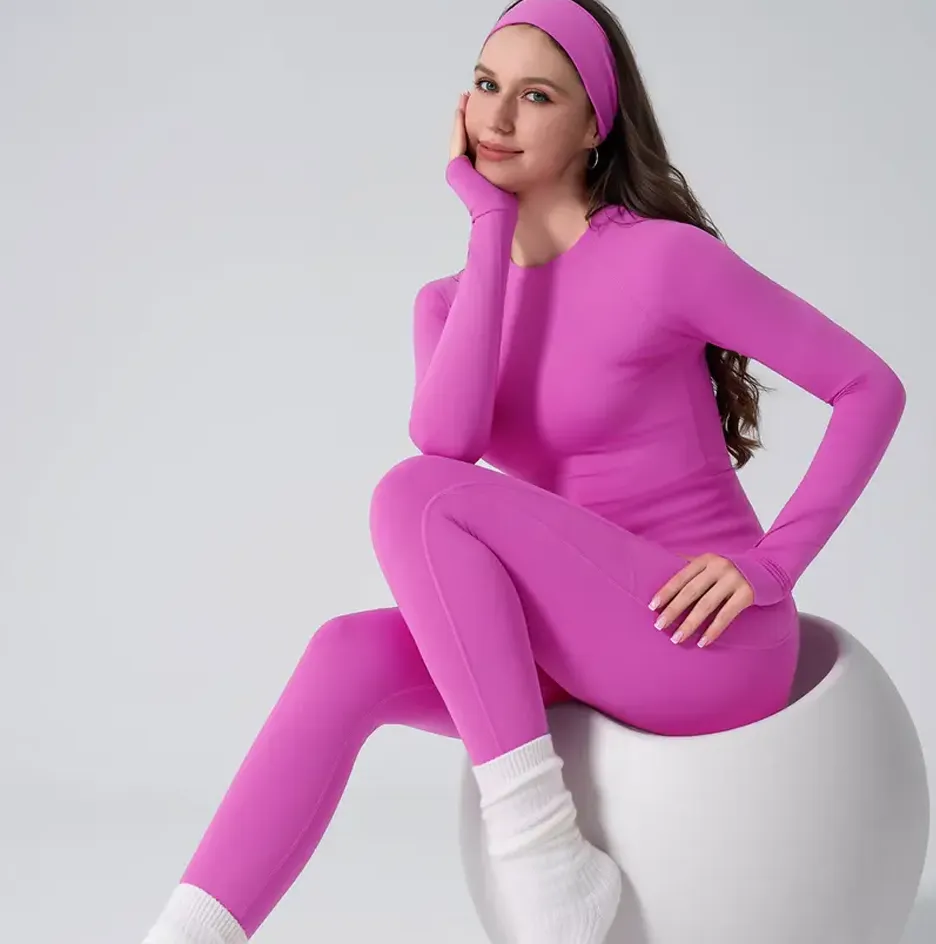 Two-piece set: athletic top with thumbhole and leggings