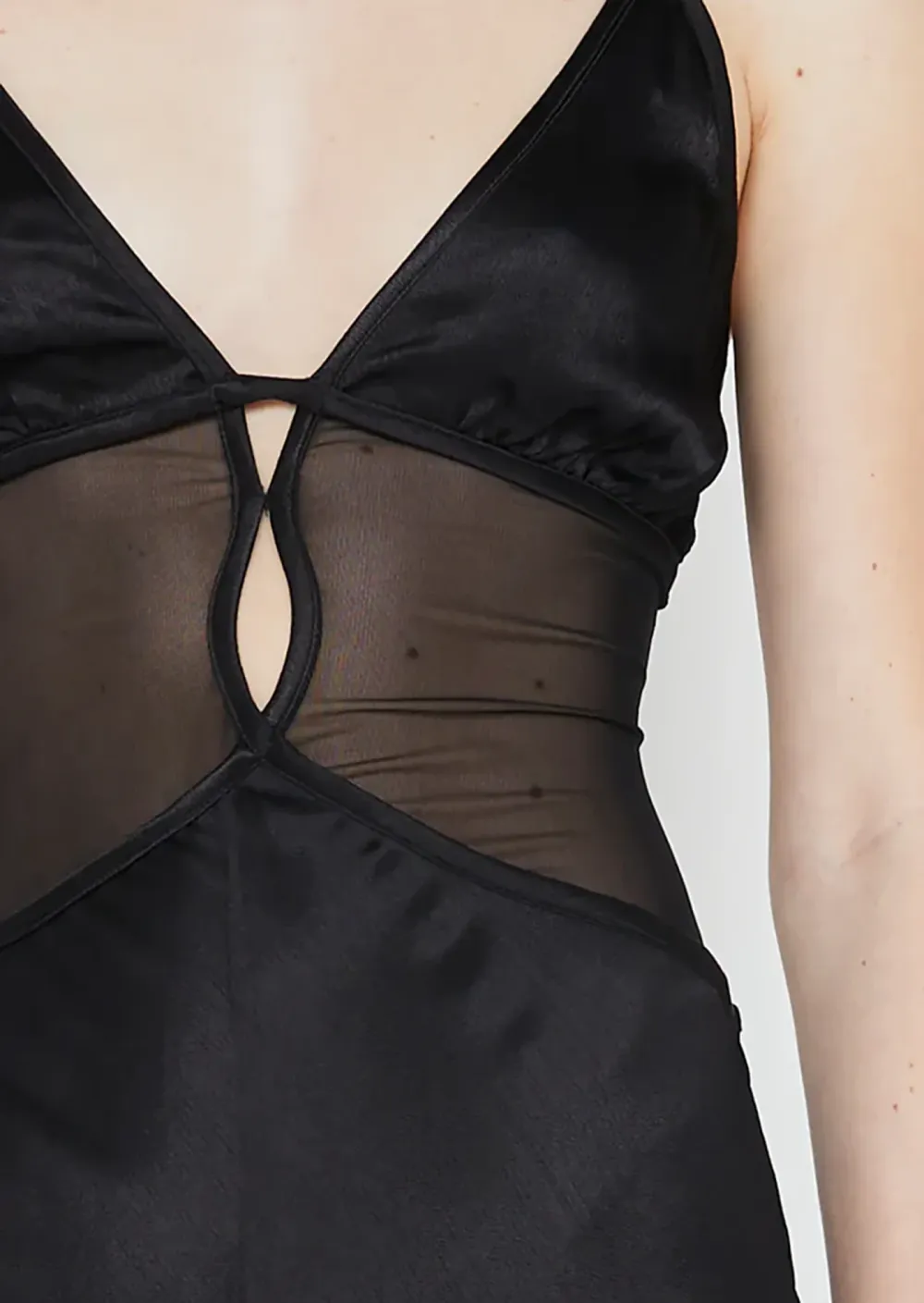 V-NECK SPAGHETTI STRAP MAXI DRESS