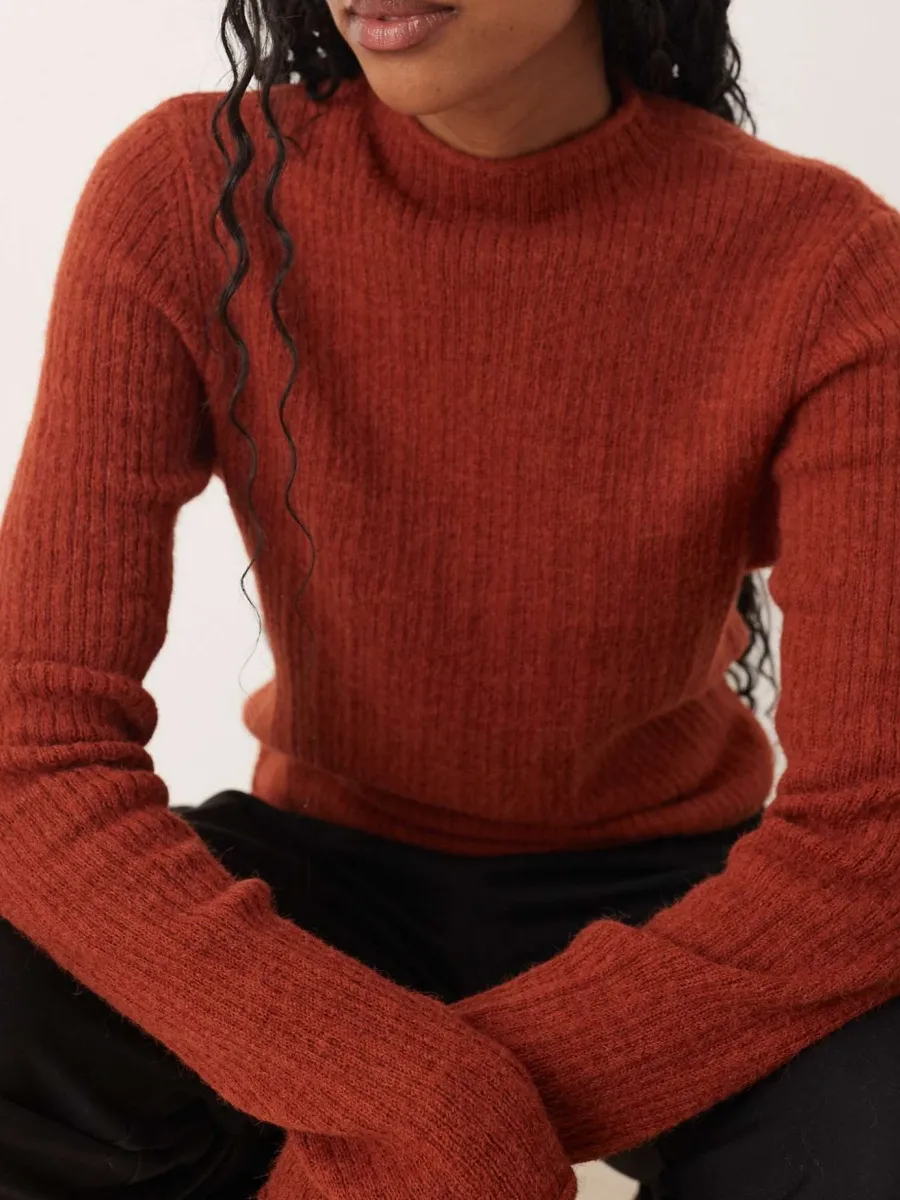Chic Fitted Ribbed Sweater