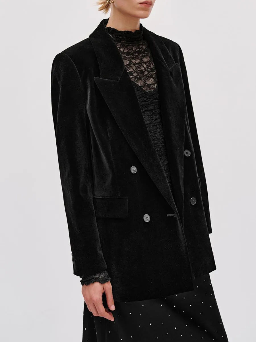 A Loose And Fluffy Coat In An Elegant Style For Women