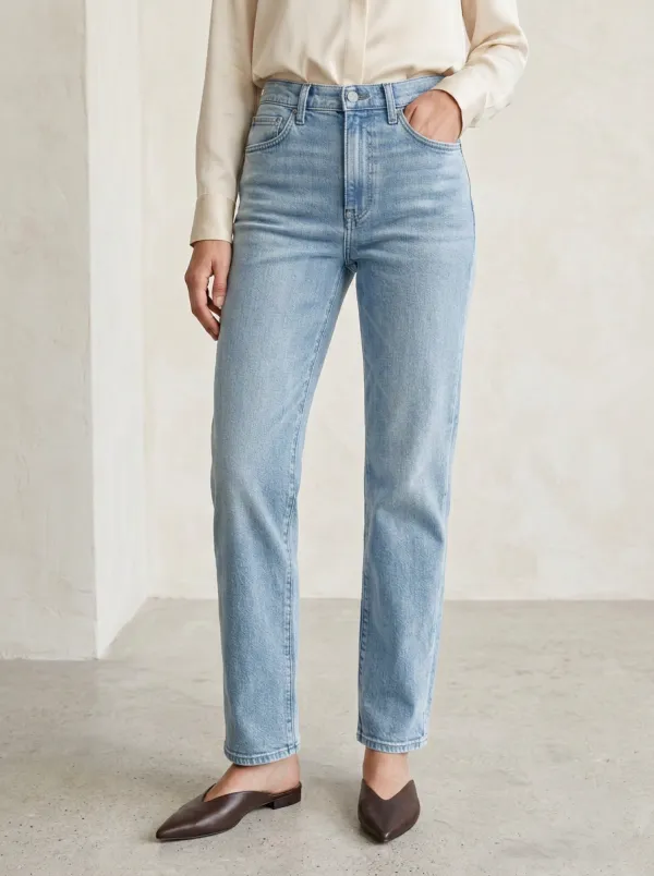Soft-Look Elegant Women's Straight-Leg Jeans