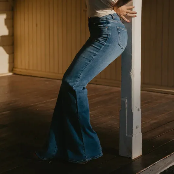 Women's Clean Line Classic Jeans