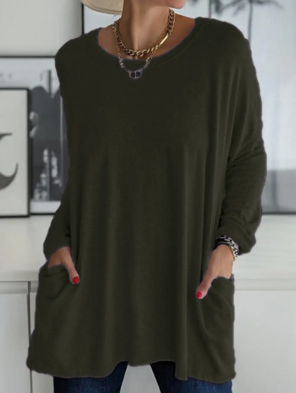 Round Neck Loose Pocket Tee
