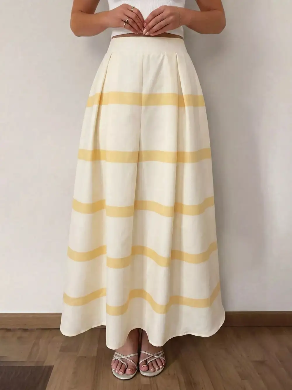 Fine Printed Pocket Detail Skirt
