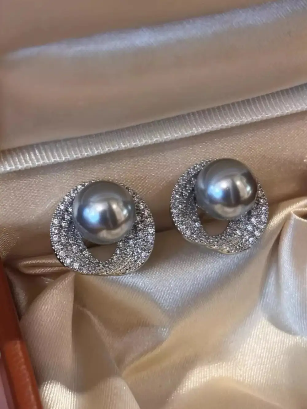 Modern Pearl Stud Earrings
