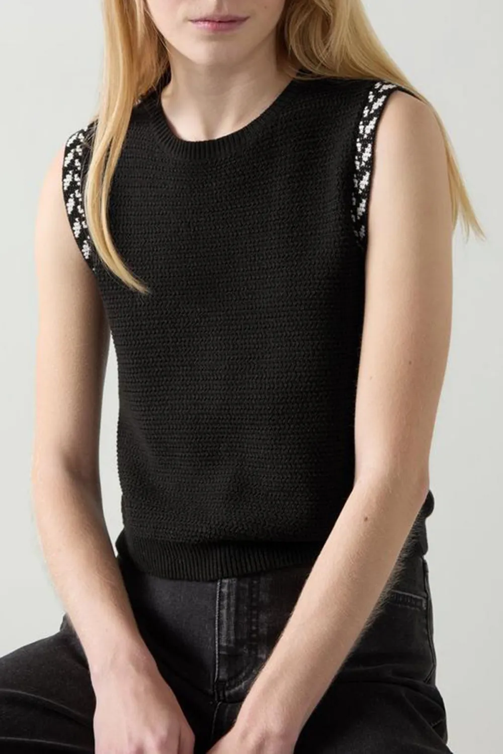 Black Cream Sleeveless Tank Knitted Top