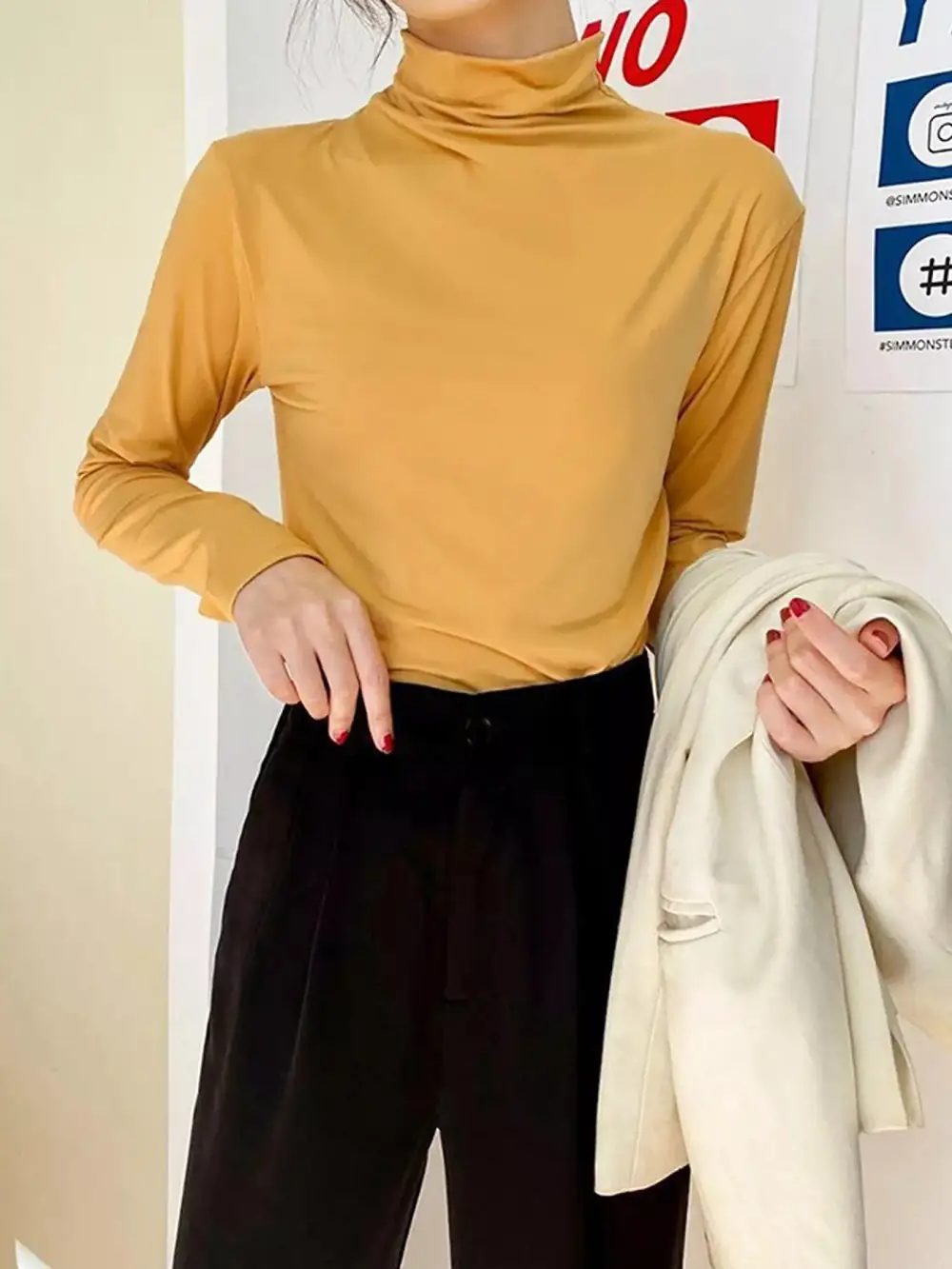 Lightweight Turtleneck Long Sleeve T-shirt
