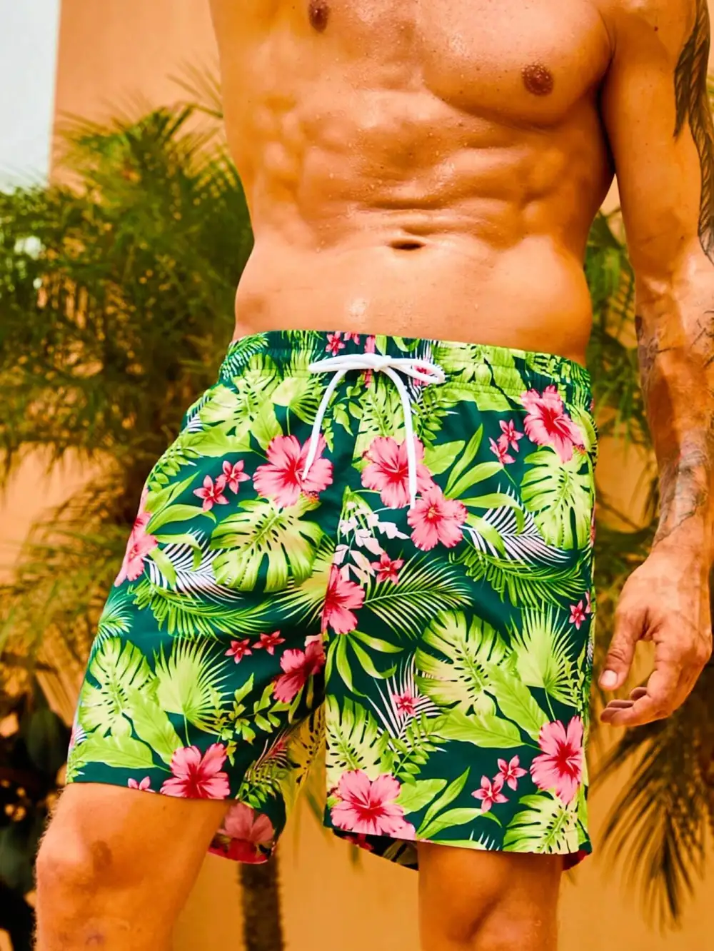 Men's Coastal Tropical Print Pocket Swim Trunks