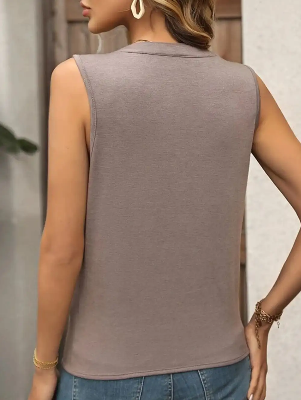 Slim Fit Pleats Sleeveless V-Neck Top