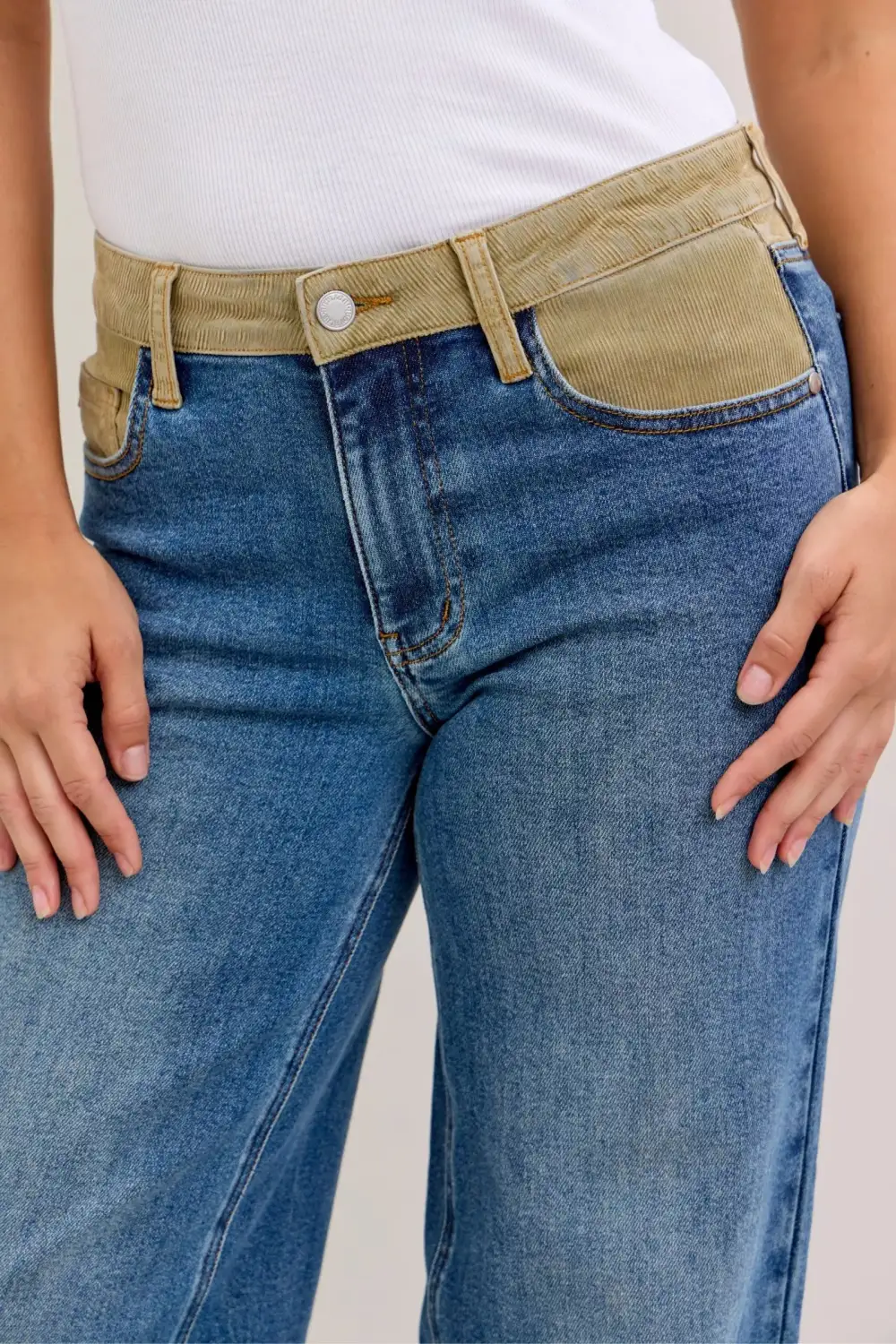 Soft Washed Pocketed Stretch Straight Leg Jeans