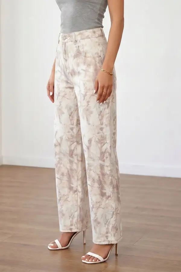 Wide-Leg Relaxed Pocketed Studded Straight Leg Jeans