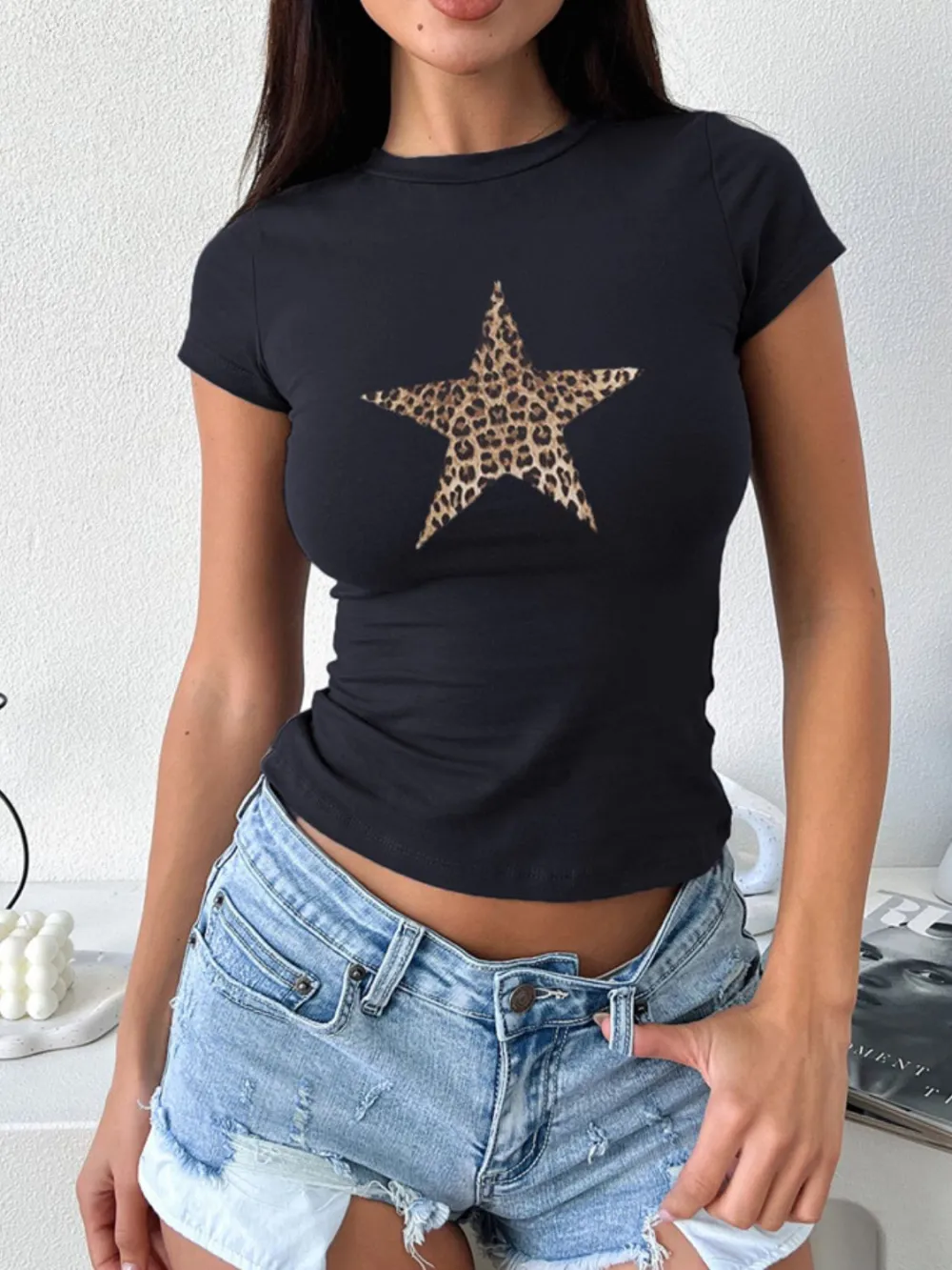 Round-Neck Short-Sleeve Star-Graphic T-Shirt