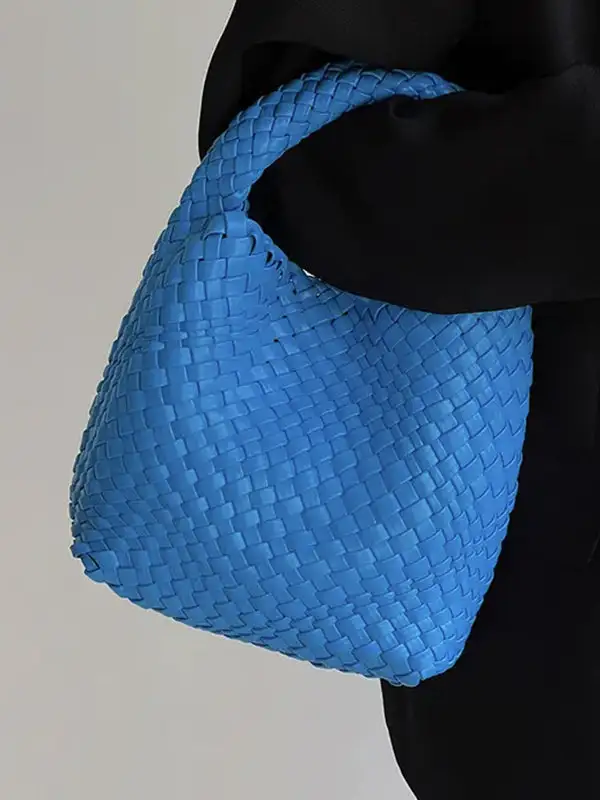 Refined Woven Vintage Shoulder Bag