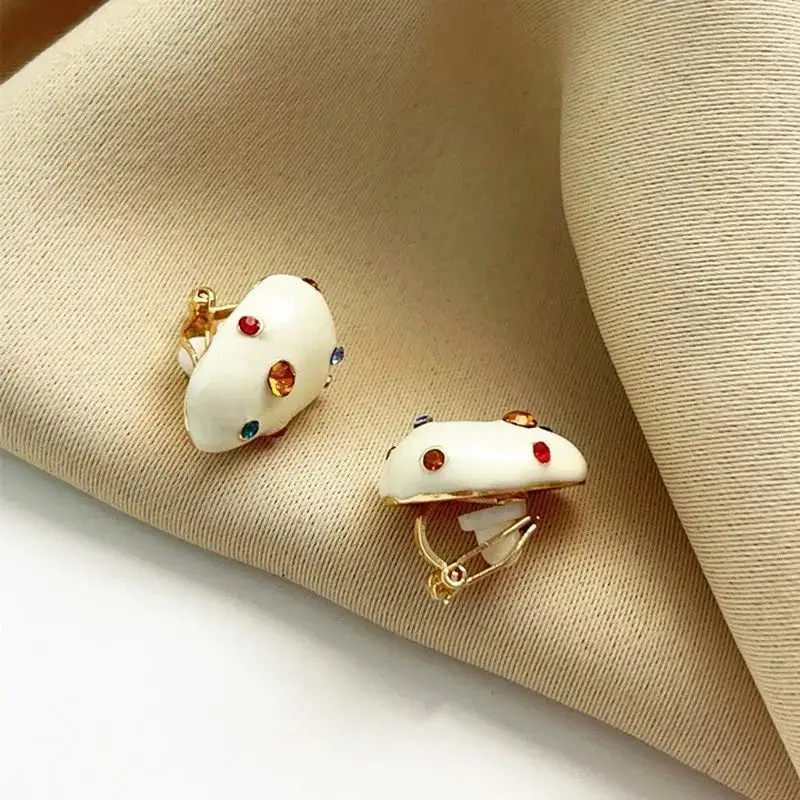 Heart Detail Stud Fashion Earrings