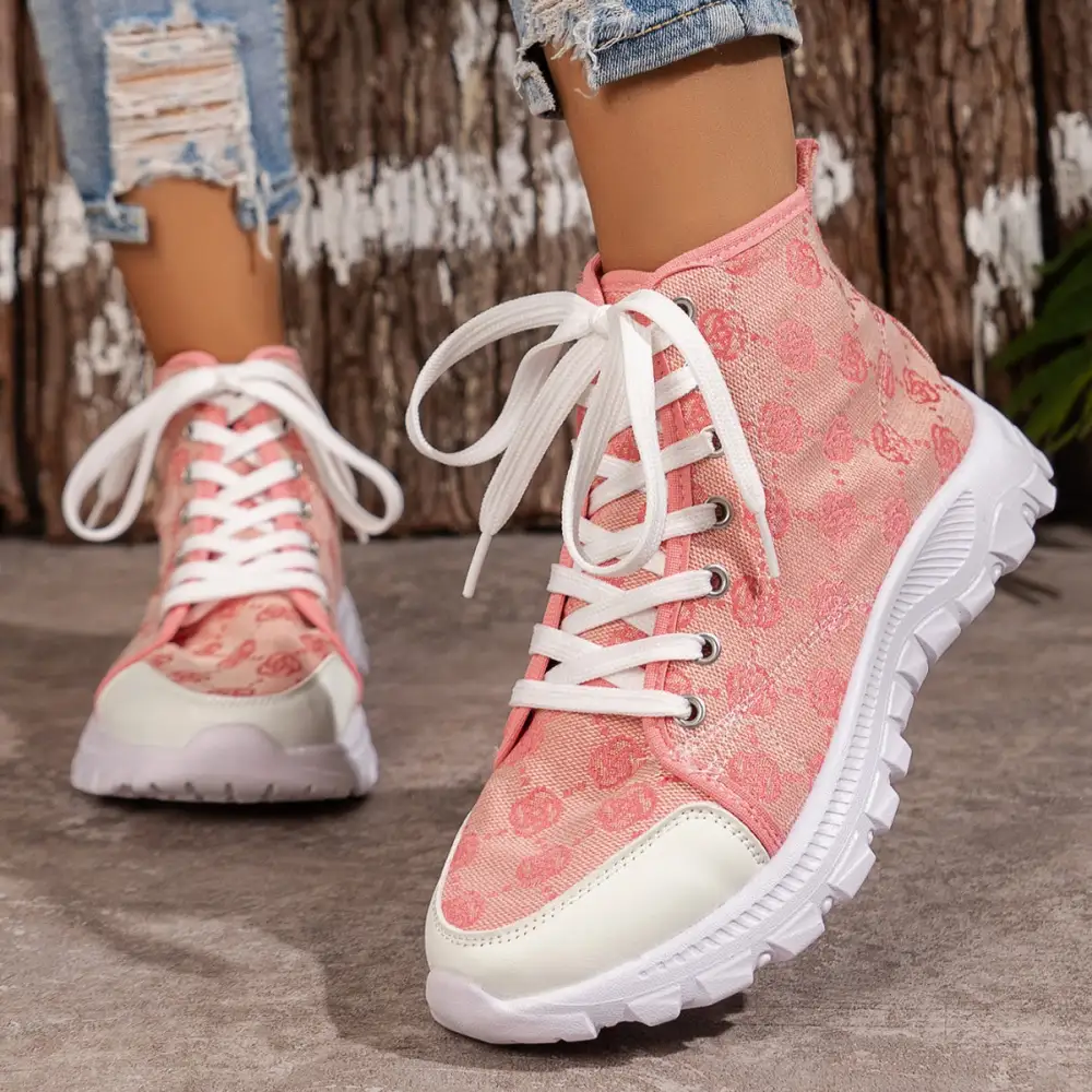 Relaxed Lace-Up Round Toe Sneakers