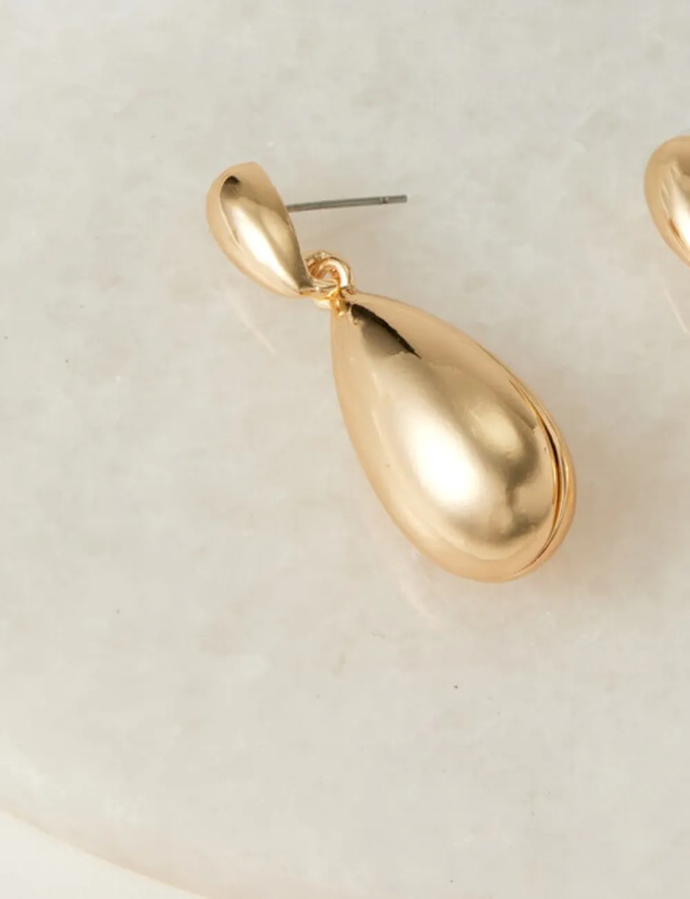 Creative And Slightly Swaying Teardrop-Shaped Gold Earrings