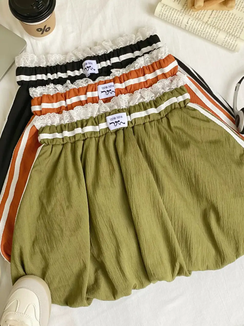 Lace Trim Elastic Waist Mini Skirt