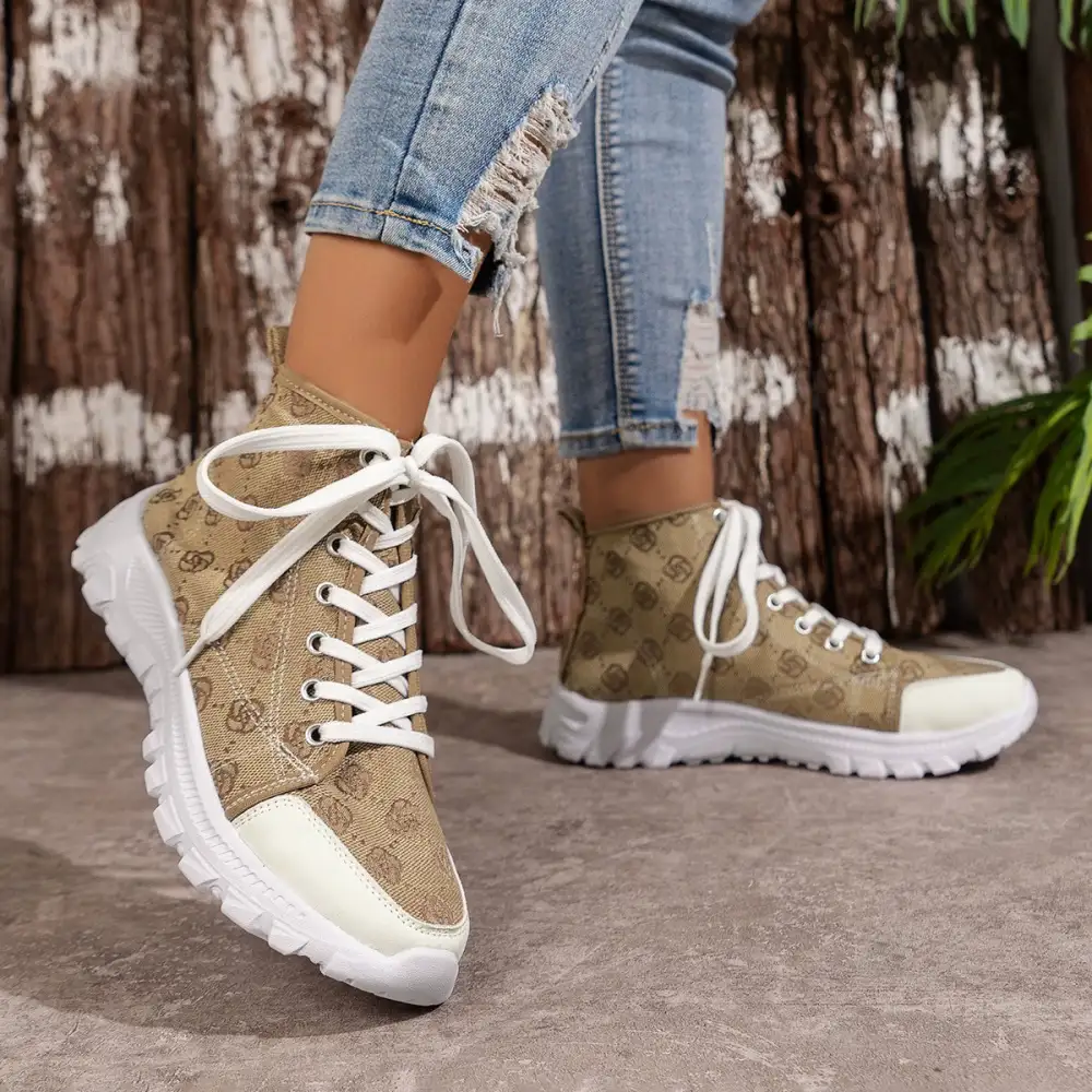 Relaxed Lace-Up Round Toe Sneakers