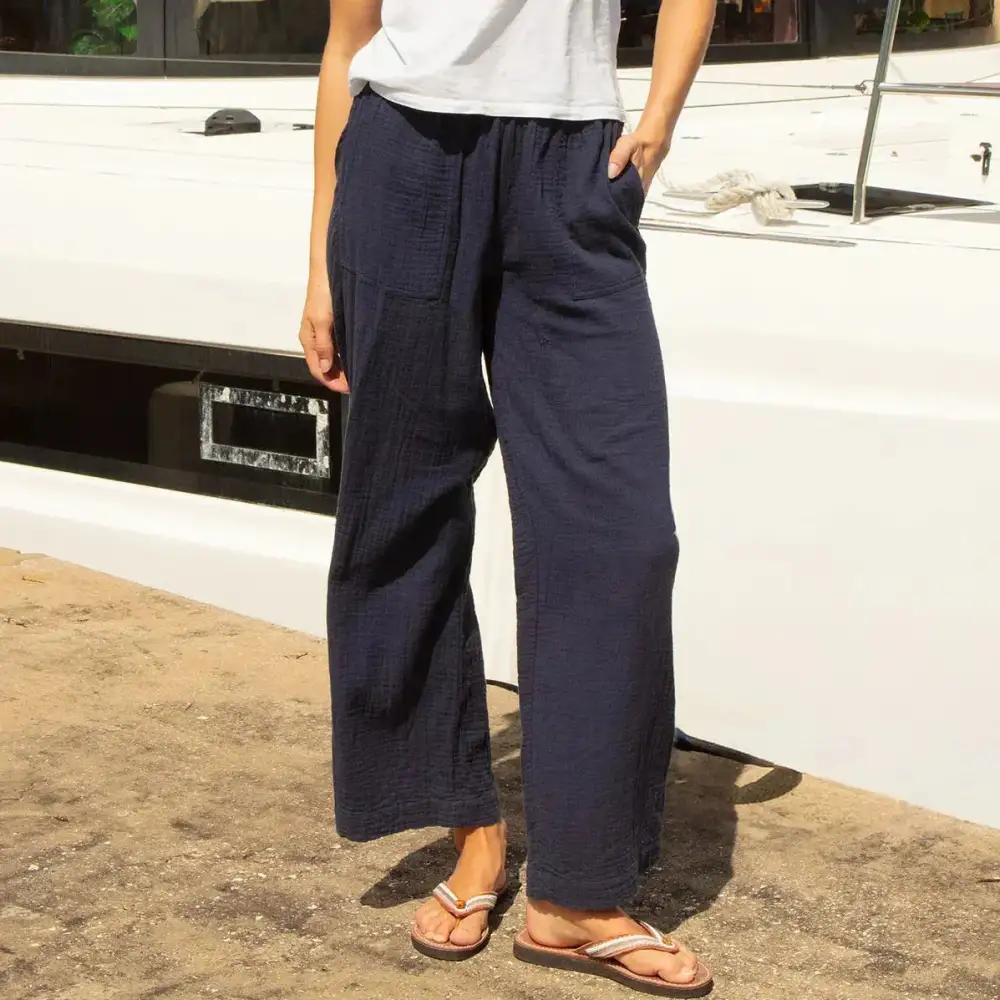 Relaxed Wide-Leg Women's Trousers