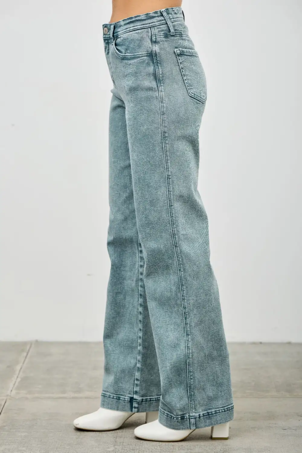Refined High-Rise Slim-Fit Pocketed Stretch Wide Straight Jeans