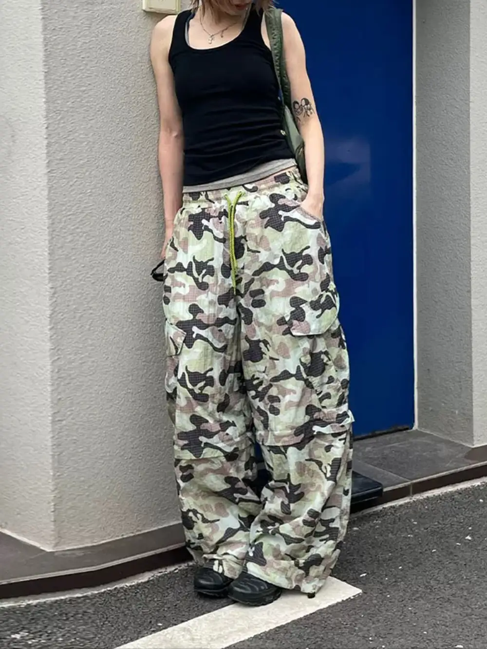 Modern Wide-Leg Cargo Pants