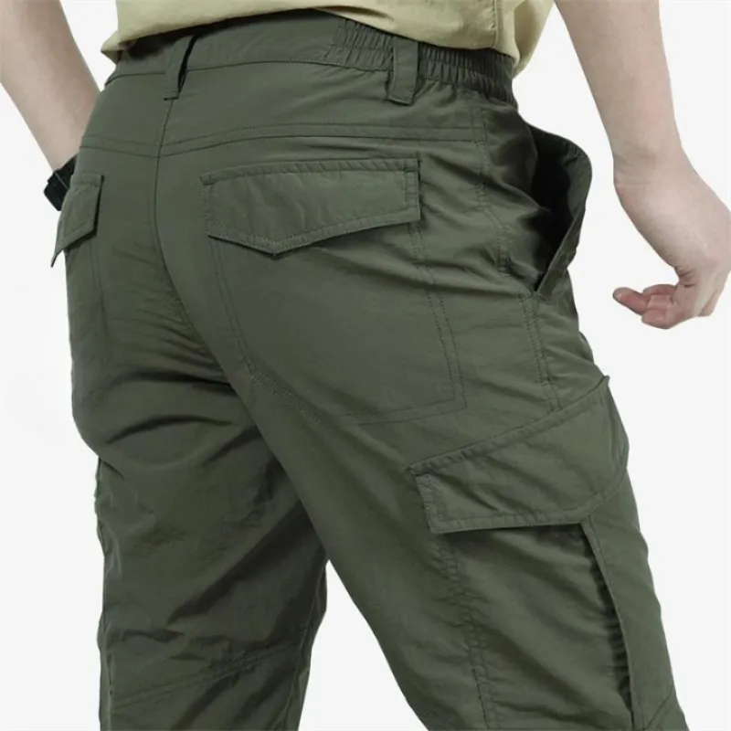 Functional and Stylish Men's Cargo Pants with Practical Flap Pockets