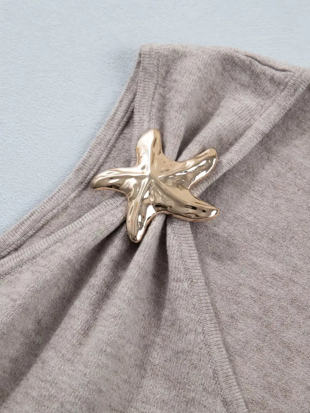 Metal Star Detail V Neck Sweater Knit