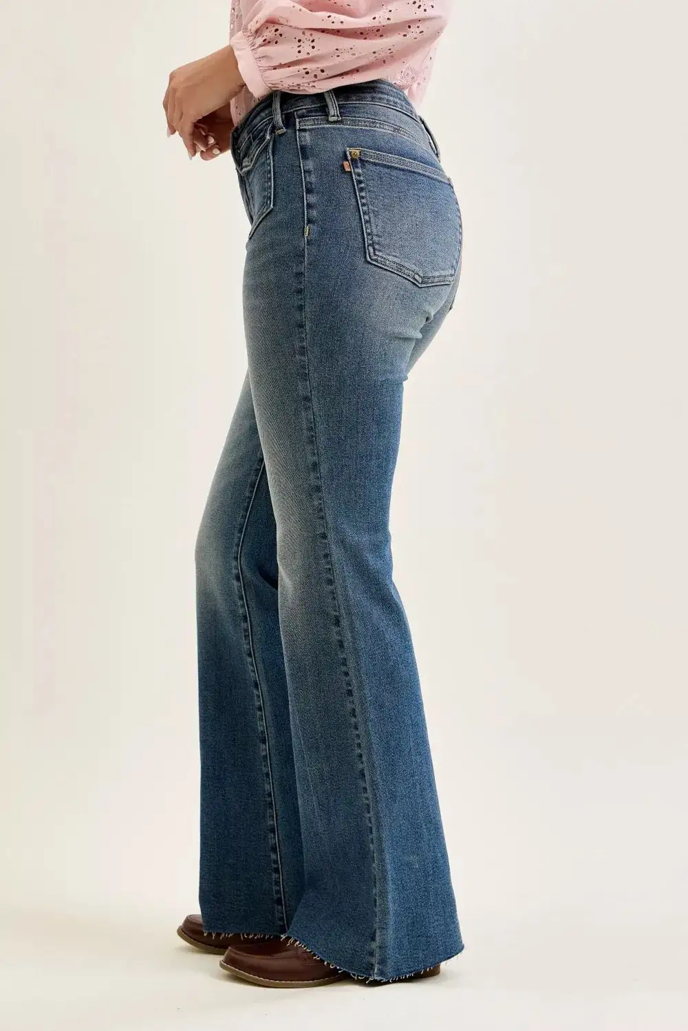 Mid Rise Flare Leg Pocketed Denim Jeans