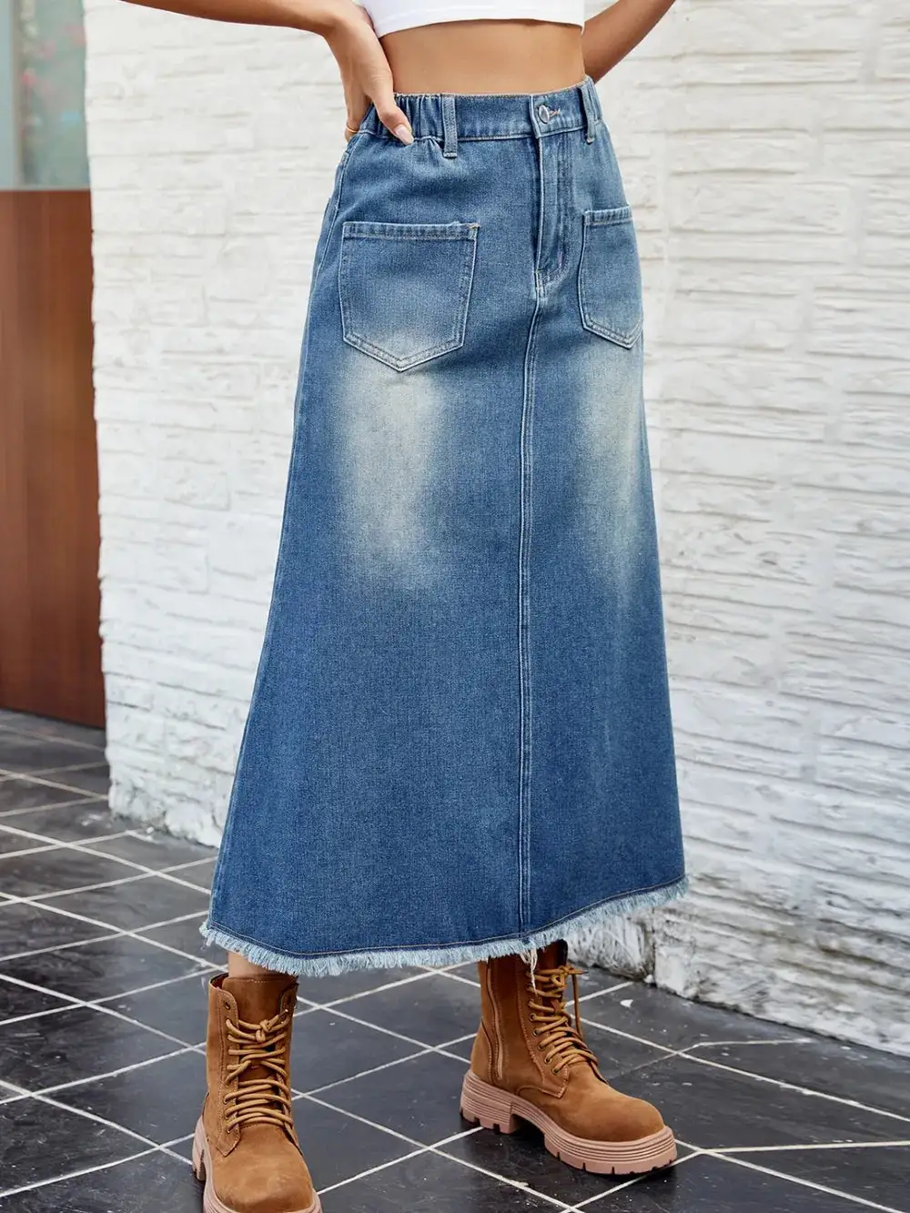 Raw Hem Buttoned Denim Skirt With Pockets