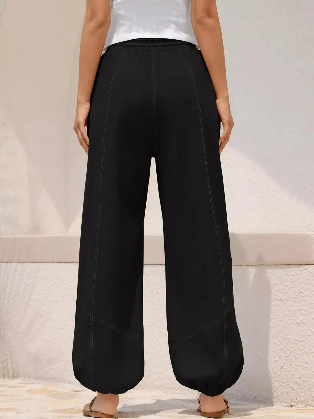 Relaxed-Fit Drawstring Pocketed Exposed-Seam Jogger Pants