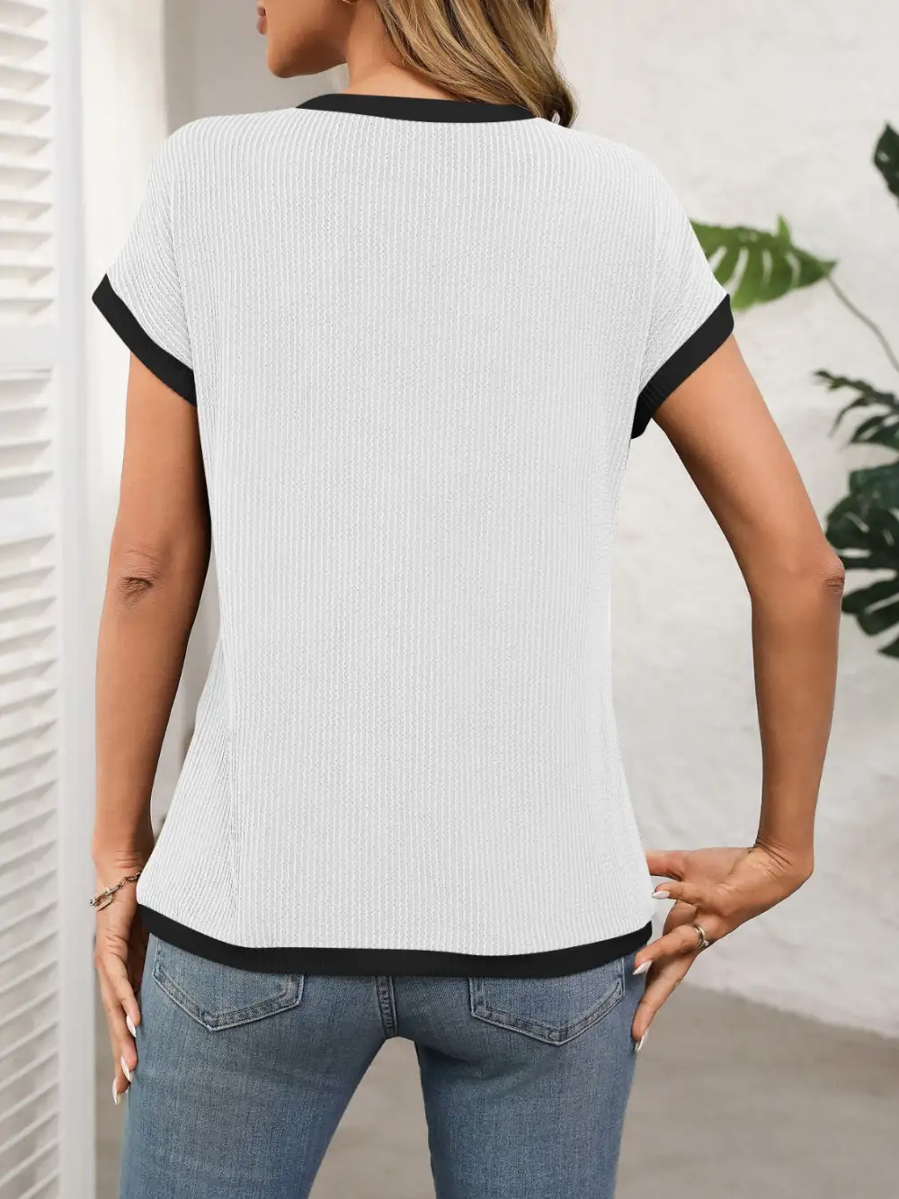 Round-Neck Short-Sleeve Contrast-Trim T-Shirt