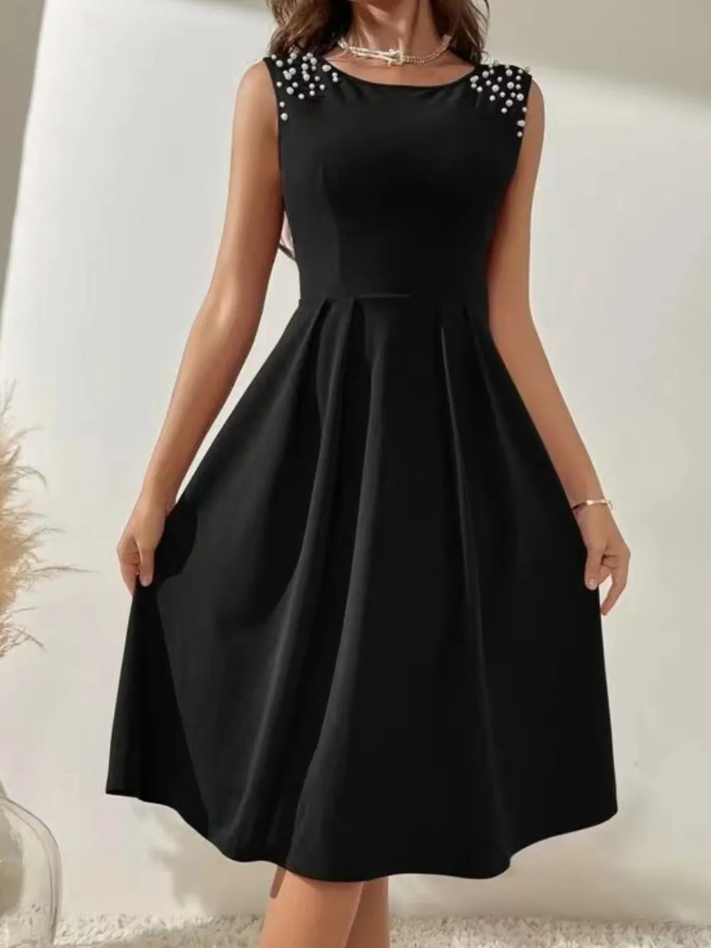 Polished Detail Sleeveless Midi Dress