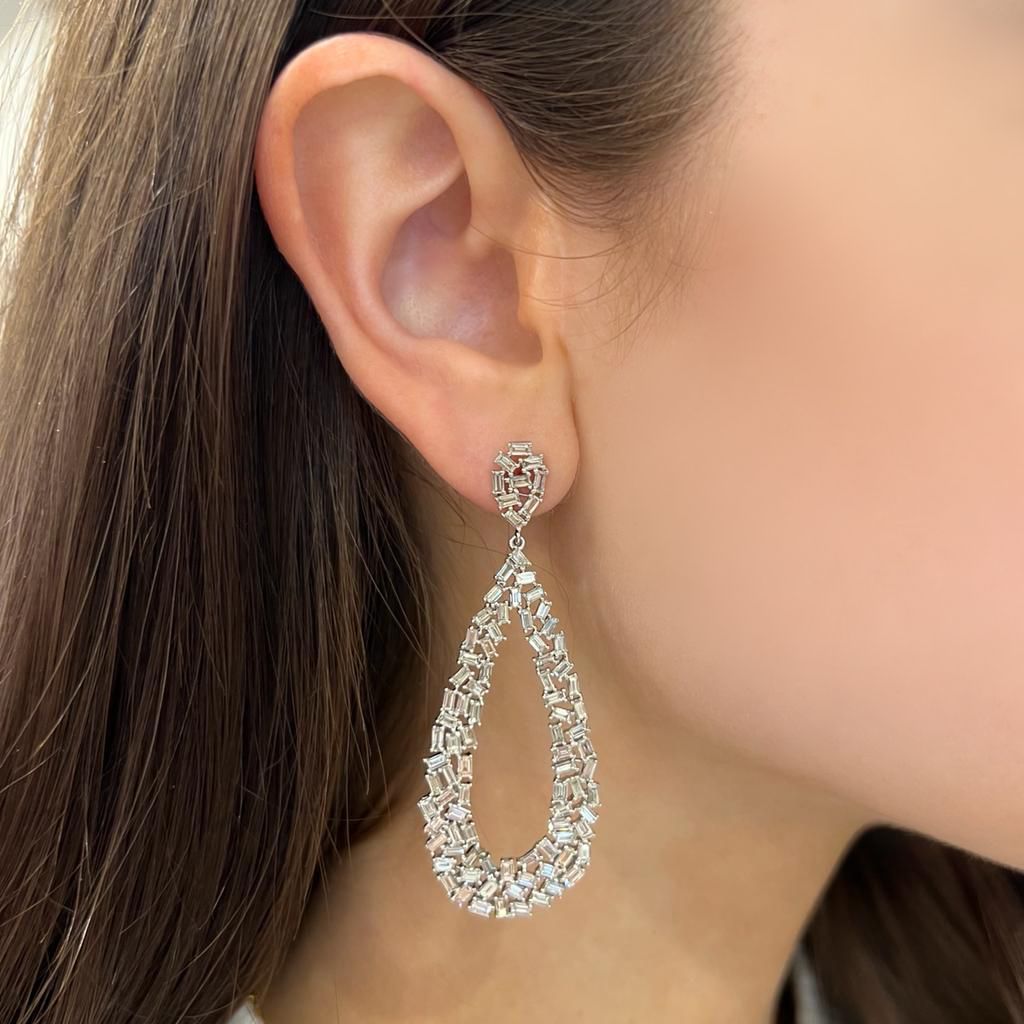 Openwork Elegant Gem Detail Earrings