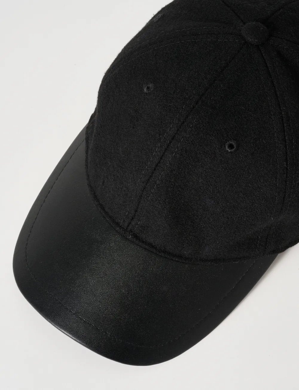 Fashionable Simple High-End Black Cap