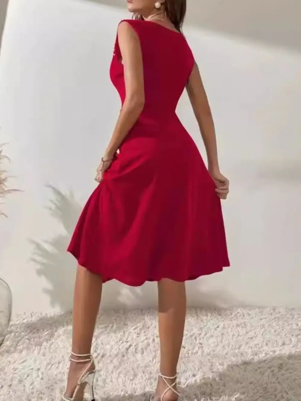 Polished Detail Sleeveless Midi Dress
