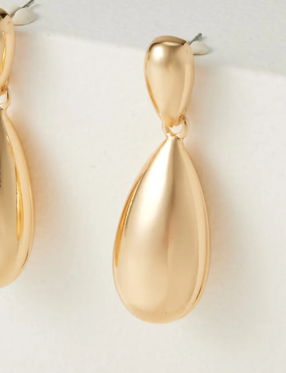 Creative And Slightly Swaying Teardrop-Shaped Gold Earrings