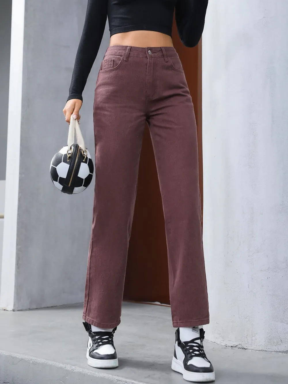 Relaxed Straight Leg Pocketed Denim Jeans