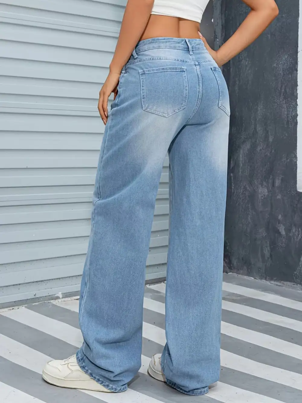 Pocketed Wide Leg Washed Denim Jeans