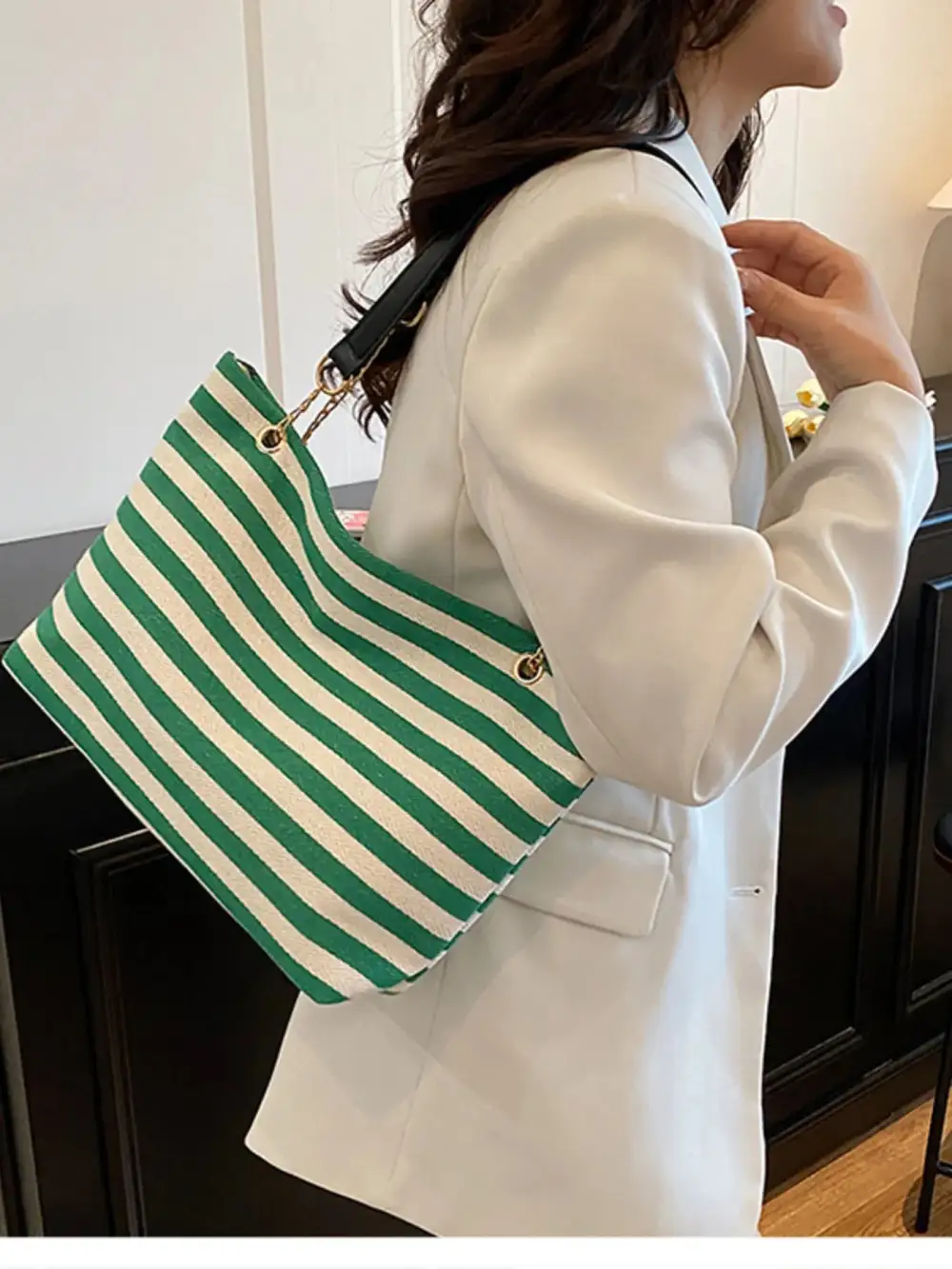 Striped Chain Strap Shoulder Bag