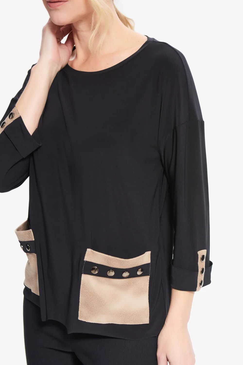 Black and Tan Pocket - Detail 3/4 - Sleeve Top