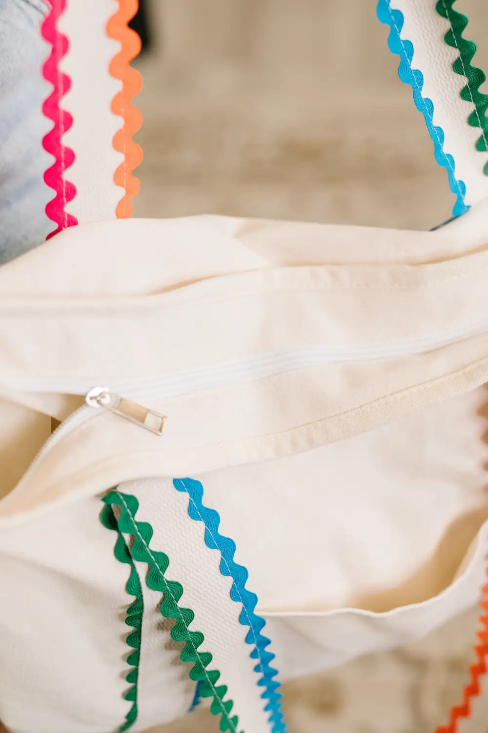 Scallop Parade Tote Bag